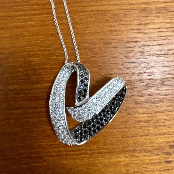 SterlingSilverBlack&ClearCrystalHeartPendantNecklace - Picture 1 of 8
